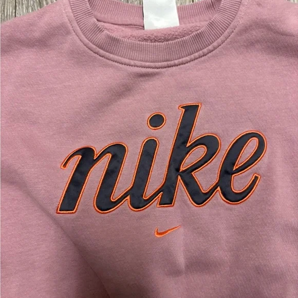 Nike Women's Mauve Cropped Sweatshirt - Picture 2 of 8